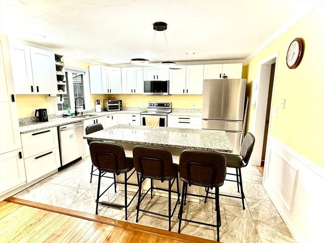 19 Fairview Rd A, Framingham, MA 01701