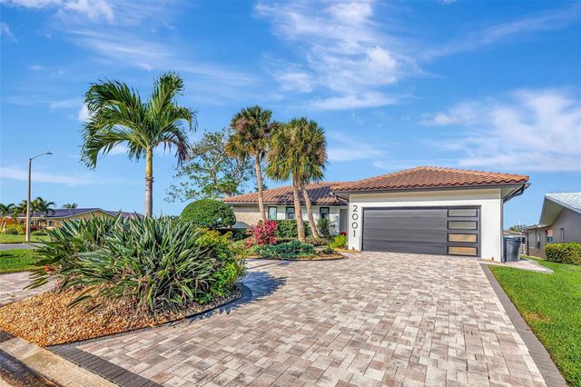 2001 MASSACHUSETTS AVENUE NE, St Petersburg, FL 33703