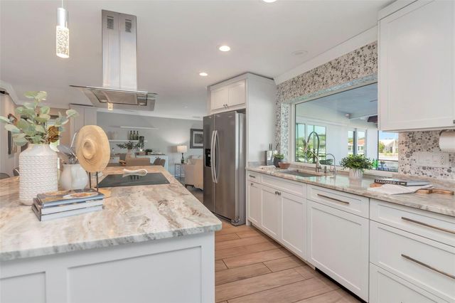 2001 MASSACHUSETTS AVENUE NE, St Petersburg, FL 33703