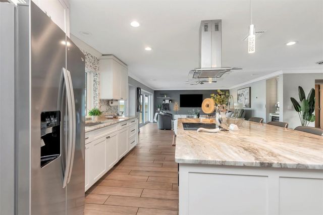 2001 MASSACHUSETTS AVENUE NE, St Petersburg, FL 33703