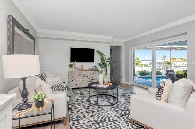 2001 MASSACHUSETTS AVENUE NE, St Petersburg, FL 33703