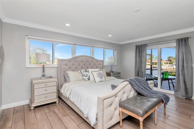 2001 MASSACHUSETTS AVENUE NE, St Petersburg, FL 33703