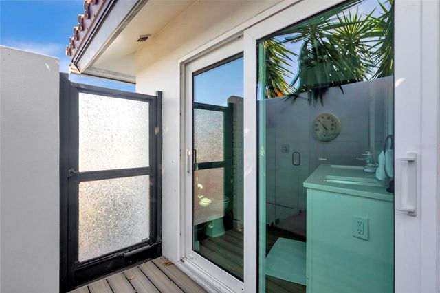 2001 MASSACHUSETTS AVENUE NE, St Petersburg, FL 33703