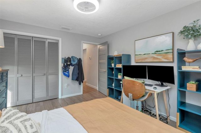 2001 MASSACHUSETTS AVENUE NE, St Petersburg, FL 33703