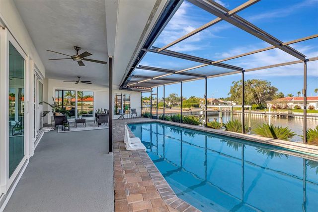 2001 MASSACHUSETTS AVENUE NE, St Petersburg, FL 33703