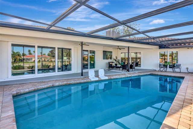 2001 MASSACHUSETTS AVENUE NE, St Petersburg, FL 33703