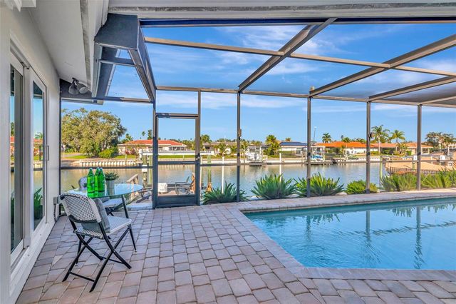 2001 MASSACHUSETTS AVENUE NE, St Petersburg, FL 33703