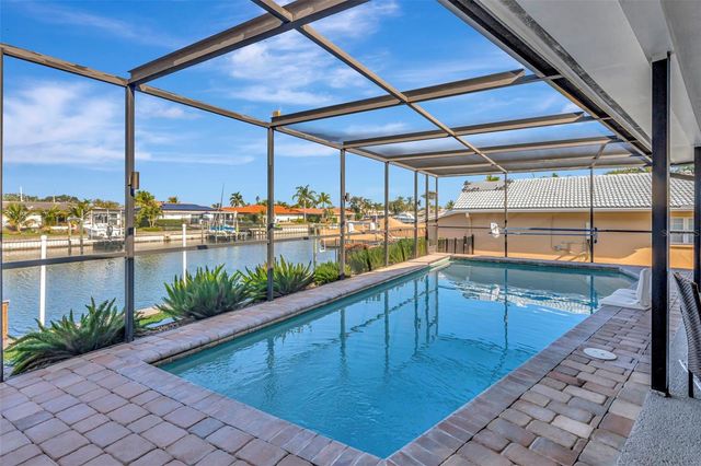 2001 MASSACHUSETTS AVENUE NE, St Petersburg, FL 33703