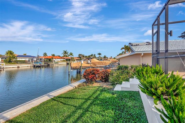 2001 MASSACHUSETTS AVENUE NE, St Petersburg, FL 33703