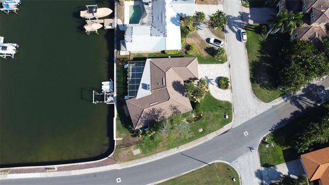 2001 MASSACHUSETTS AVENUE NE, St Petersburg, FL 33703