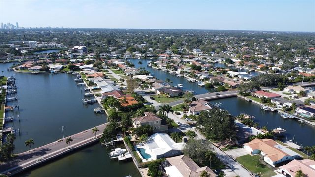 2001 MASSACHUSETTS AVENUE NE, St Petersburg, FL 33703