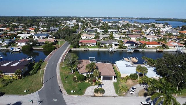 2001 MASSACHUSETTS AVENUE NE, St Petersburg, FL 33703