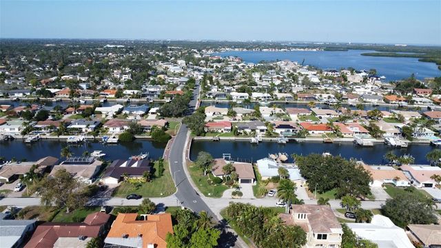 2001 MASSACHUSETTS AVENUE NE, St Petersburg, FL 33703