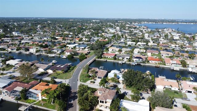 2001 MASSACHUSETTS AVENUE NE, St Petersburg, FL 33703