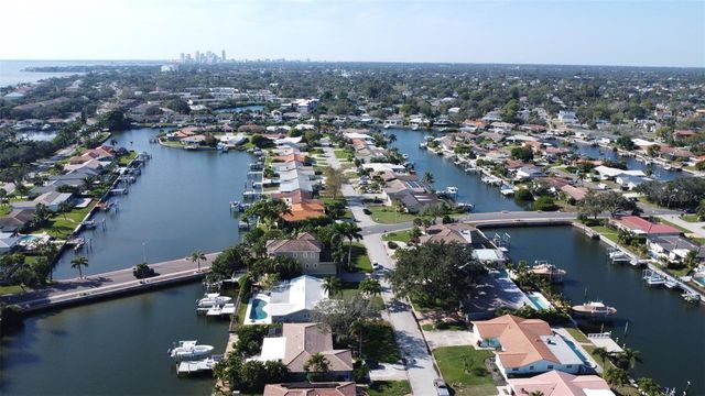 2001 MASSACHUSETTS AVENUE NE, St Petersburg, FL 33703