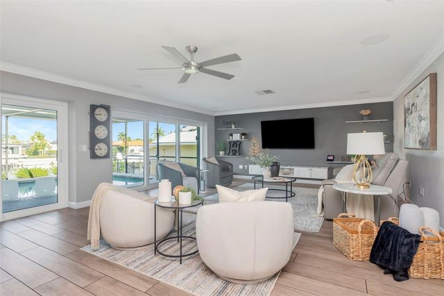 2001 MASSACHUSETTS AVENUE NE, St Petersburg, FL 33703