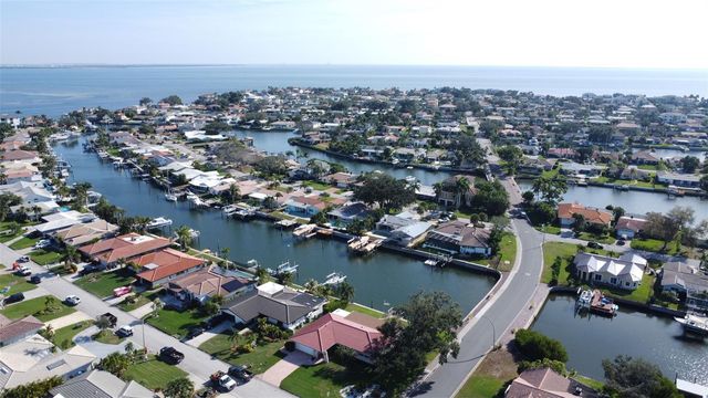 2001 MASSACHUSETTS AVENUE NE, St Petersburg, FL 33703