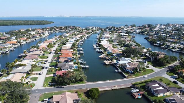 2001 MASSACHUSETTS AVENUE NE, St Petersburg, FL 33703