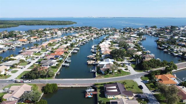 2001 MASSACHUSETTS AVENUE NE, St Petersburg, FL 33703