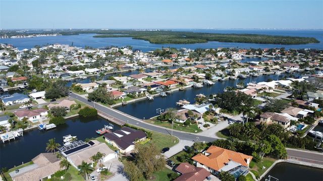 2001 MASSACHUSETTS AVENUE NE, St Petersburg, FL 33703