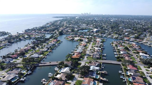 2001 MASSACHUSETTS AVENUE NE, St Petersburg, FL 33703