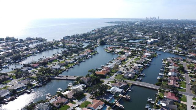 2001 MASSACHUSETTS AVENUE NE, St Petersburg, FL 33703