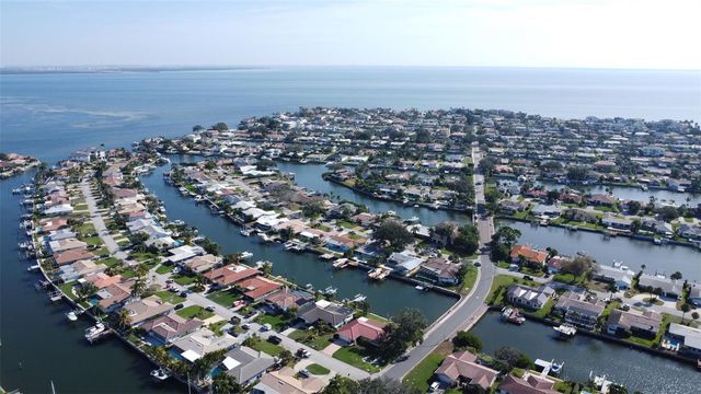 2001 MASSACHUSETTS AVENUE NE, St Petersburg, FL 33703