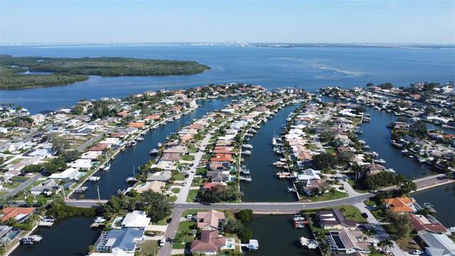 2001 MASSACHUSETTS AVENUE NE, St Petersburg, FL 33703