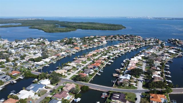 2001 MASSACHUSETTS AVENUE NE, St Petersburg, FL 33703