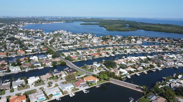 2001 MASSACHUSETTS AVENUE NE, St Petersburg, FL 33703