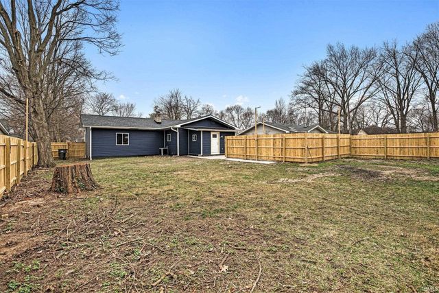 916 W Blaine Avenue, Elkhart, IN 46516