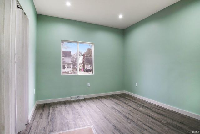 916 W Blaine Avenue, Elkhart, IN 46516