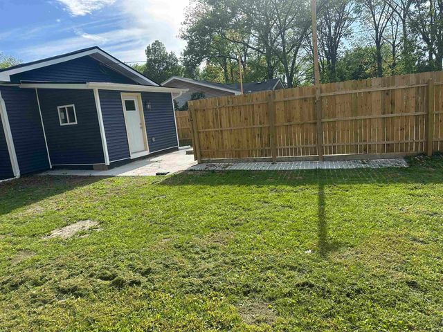 916 W Blaine Avenue, Elkhart, IN 46516