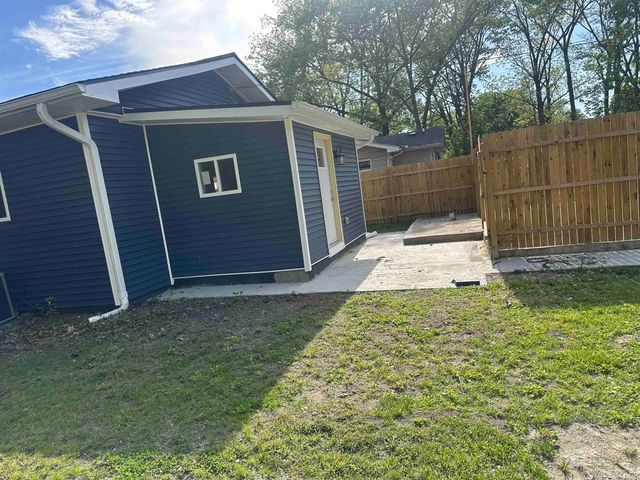 916 W Blaine Avenue, Elkhart, IN 46516