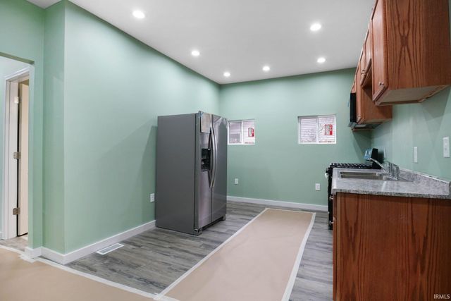 916 W Blaine Avenue, Elkhart, IN 46516