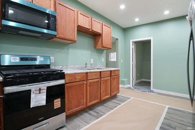 916 W Blaine Avenue, Elkhart, IN 46516