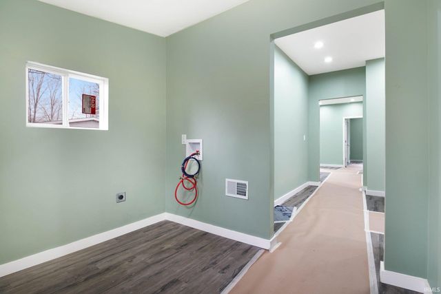 916 W Blaine Avenue, Elkhart, IN 46516