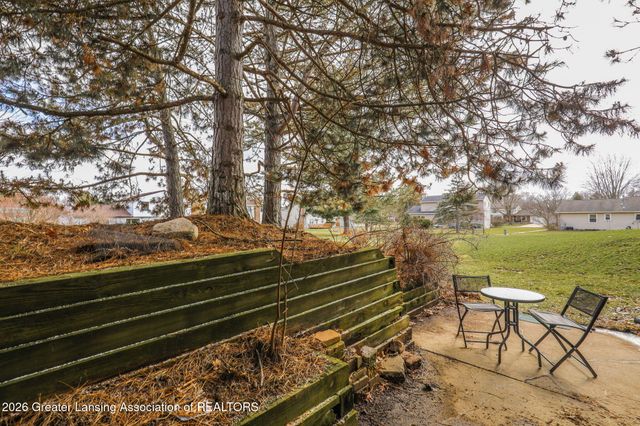 6403 Willow Bend Drive, Lansing, MI 48917