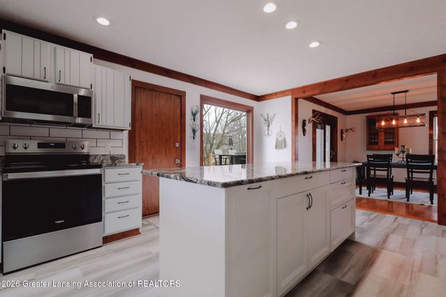 6403 Willow Bend Drive, Lansing, MI 48917