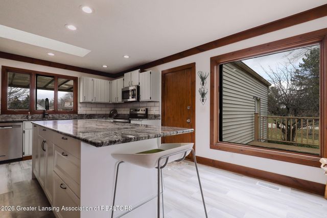 6403 Willow Bend Drive, Lansing, MI 48917