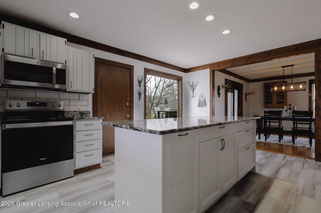 6403 Willow Bend Drive, Lansing, MI 48917