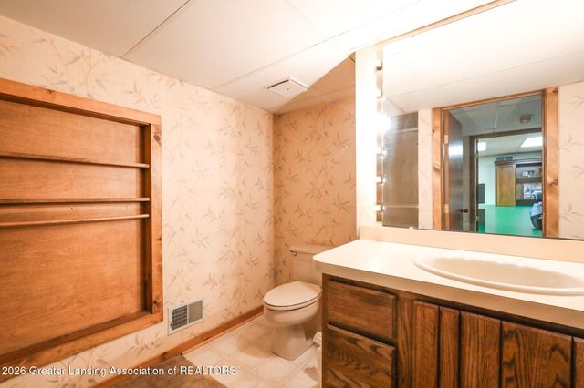 6403 Willow Bend Drive, Lansing, MI 48917