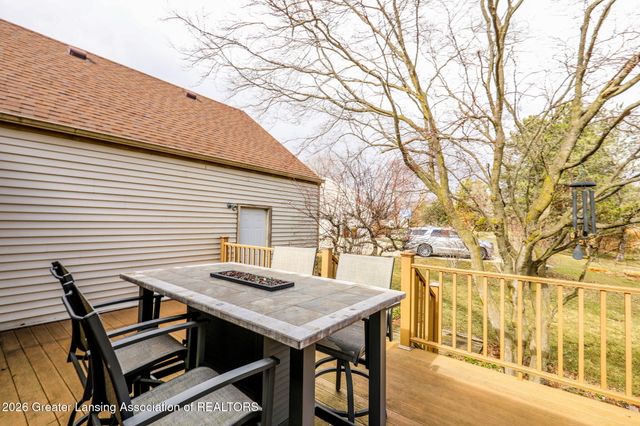 6403 Willow Bend Drive, Lansing, MI 48917