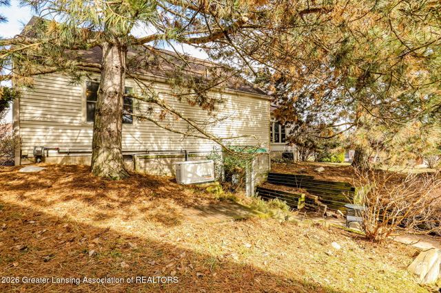 6403 Willow Bend Drive, Lansing, MI 48917