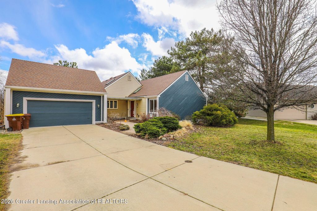 6403 Willow Bend Drive, Lansing, MI 48917