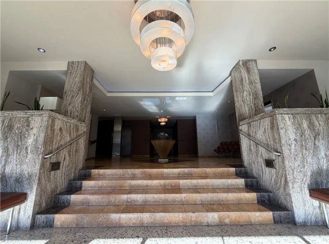 531 N Rossmore 206, Los Angeles, CA 90004