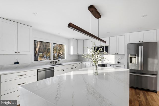 816 UTTERBACK STORE RD, Great Falls, VA 22066