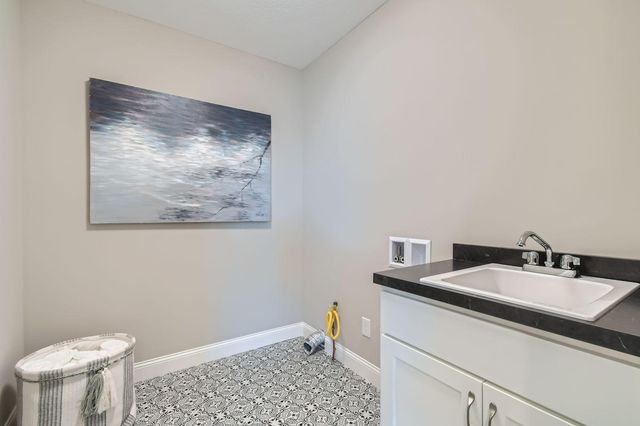 7275 Agate Trail, Inver Grove Heights, MN 55077