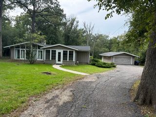 471 S Saint Marys Road, Libertyville, IL 60048