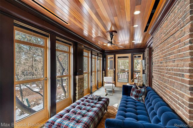 4740 Dow Ridge Road, Orchard Lake Village, MI 48324